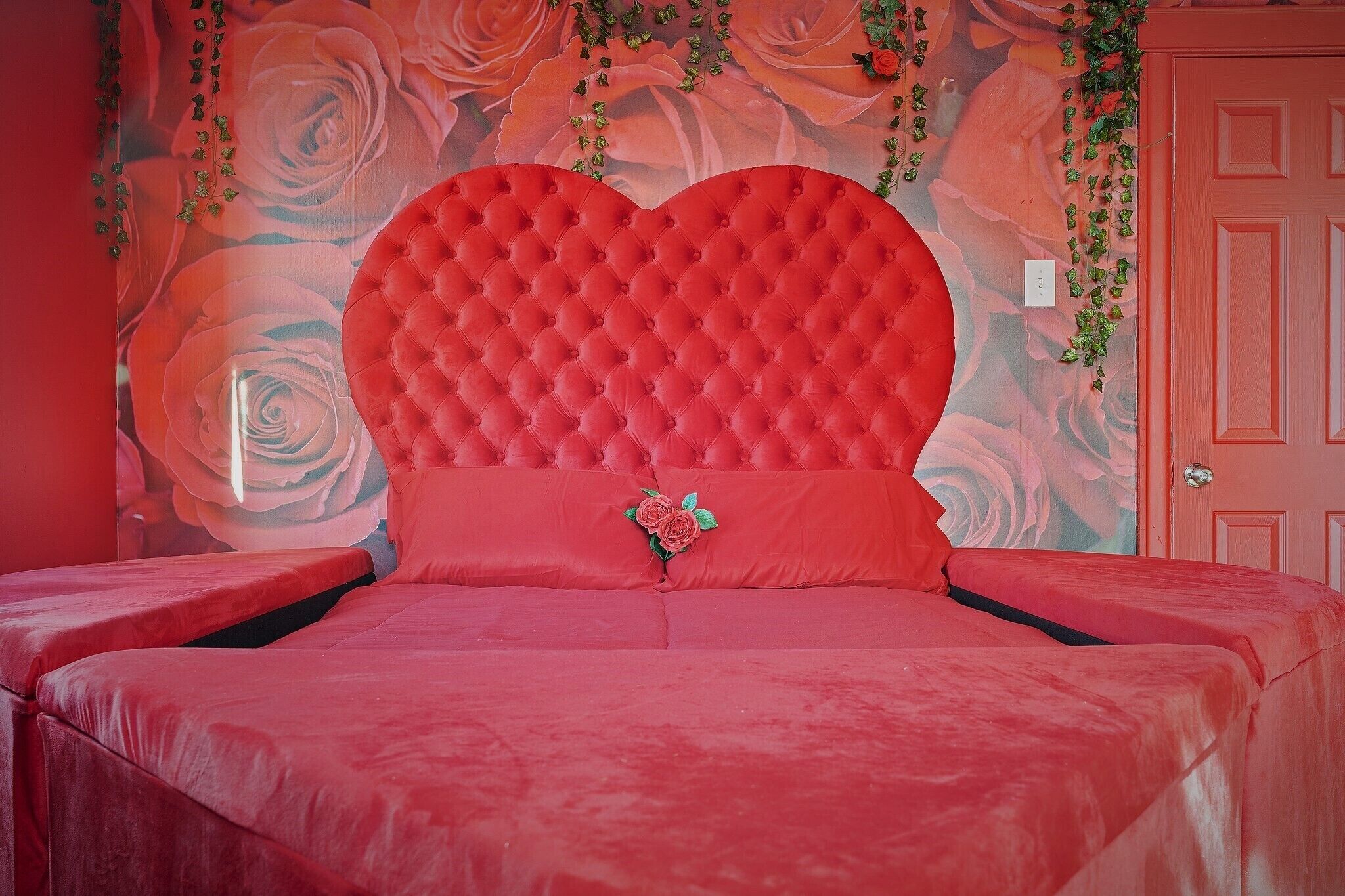 TheHottieHouse : Fun Fantasy 2 Bedroom Apt On Blvd