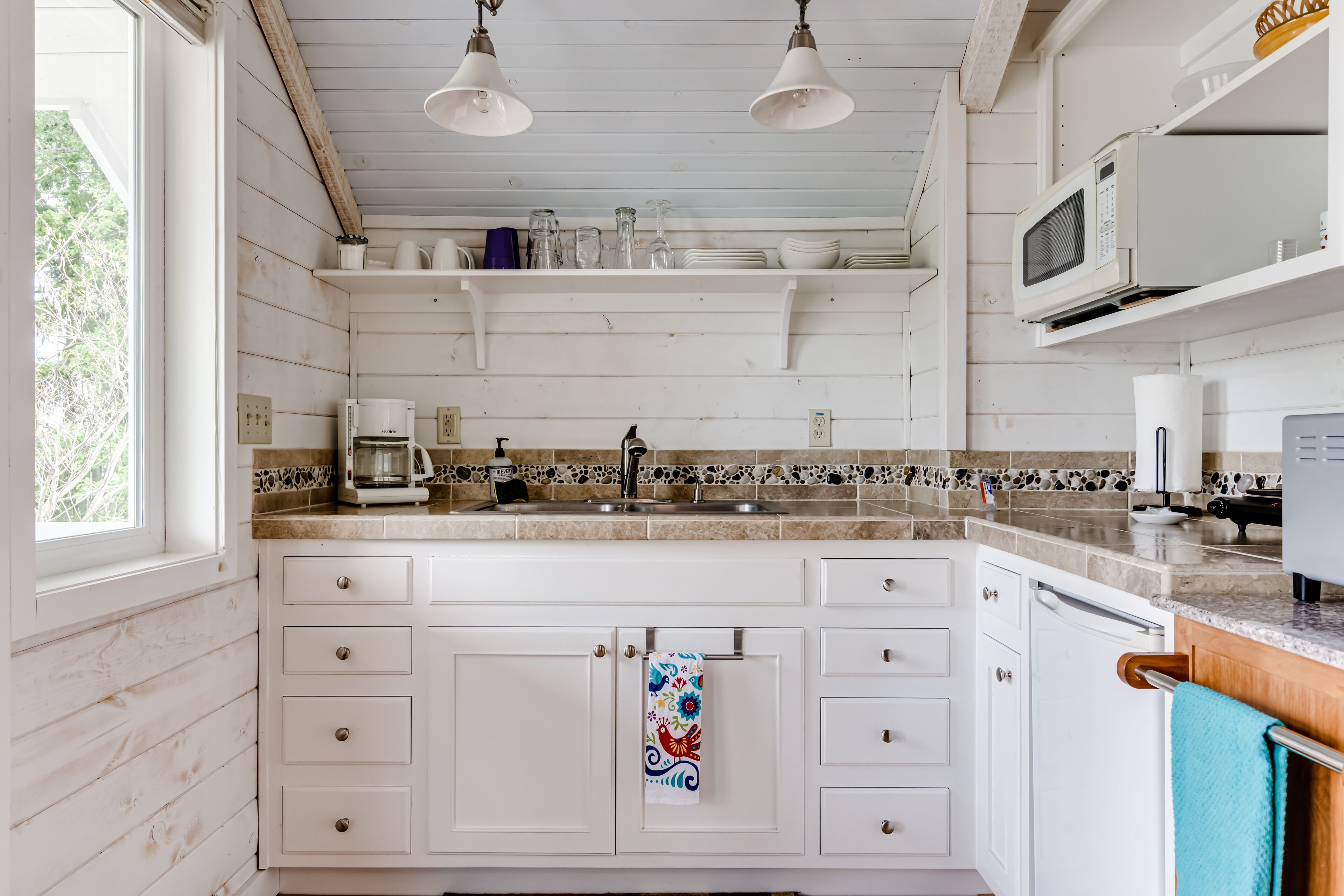 L & D North House - Apartment w/ views of the Lake