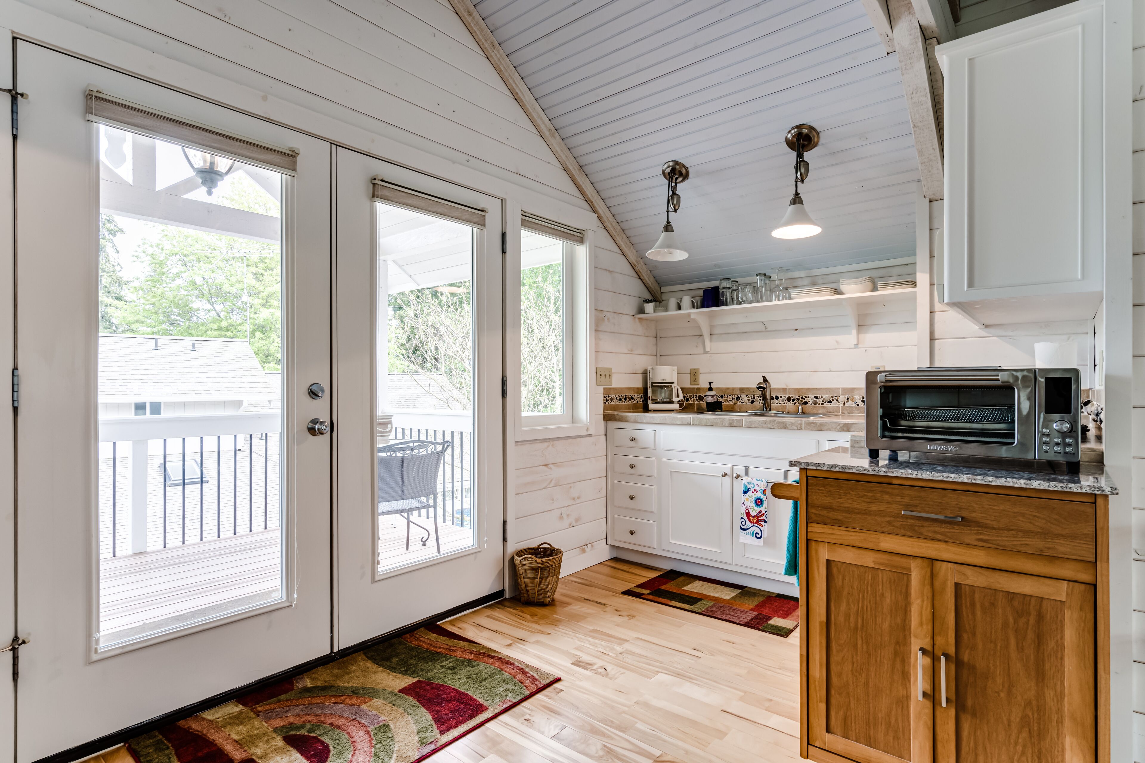 L & D North House - Apartment w/ views of the Lake