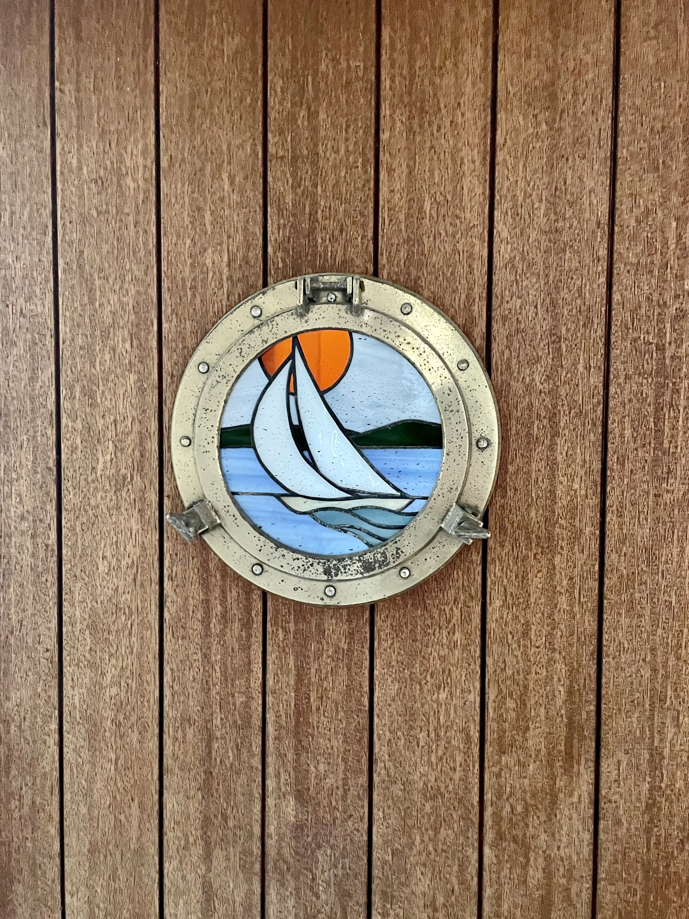 Absolute lake front - lie in bed & listen to the fish jump!