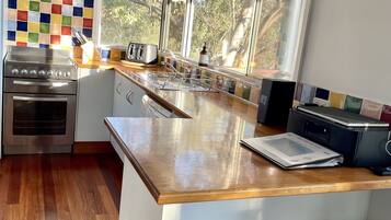 雪櫃、微波爐、焗爐、爐具