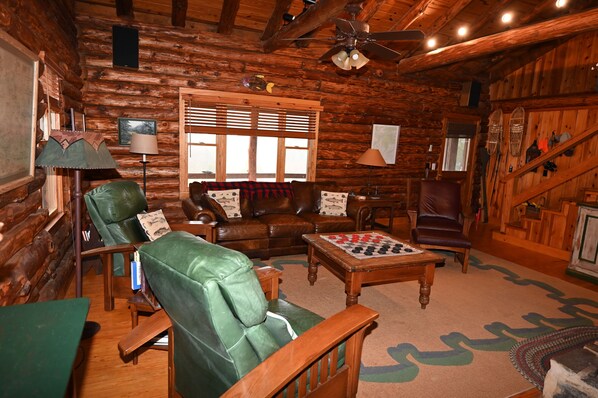 Smart TV, fireplace, DVD player, ping pong