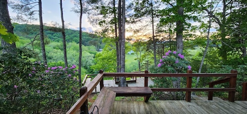 River's Bend Cabin Offers Solitude and Play on the Upper James River