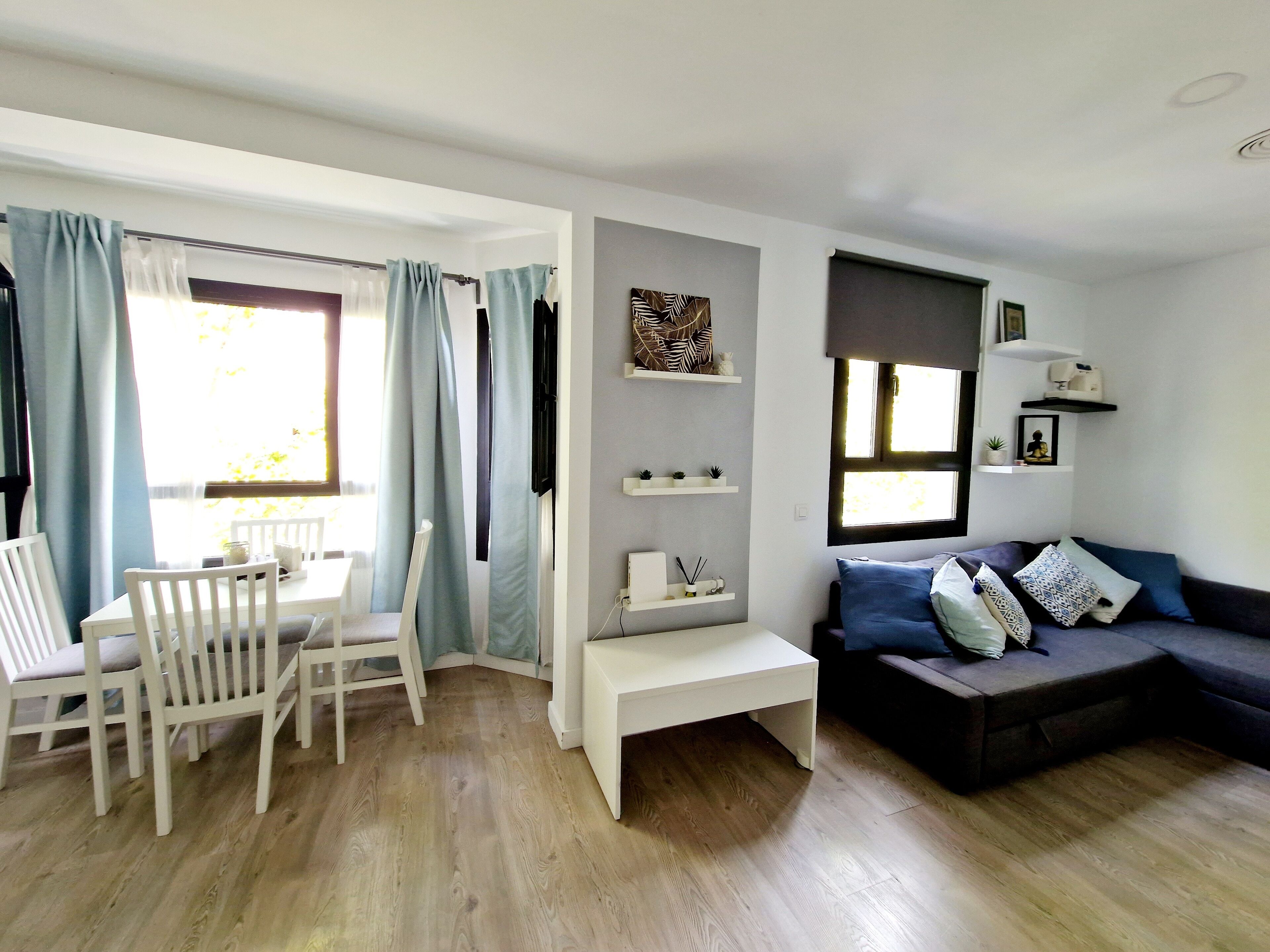 Una Smart TV, una impresora