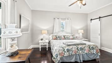 2 bedrooms, desk, iron/ironing board, free WiFi