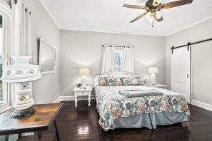 2 bedrooms, desk, iron/ironing board, free WiFi