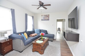 TV, offices - Cozy Beds w/ Parking & Laundry Near RU/RWJ/Train (Highland Park)