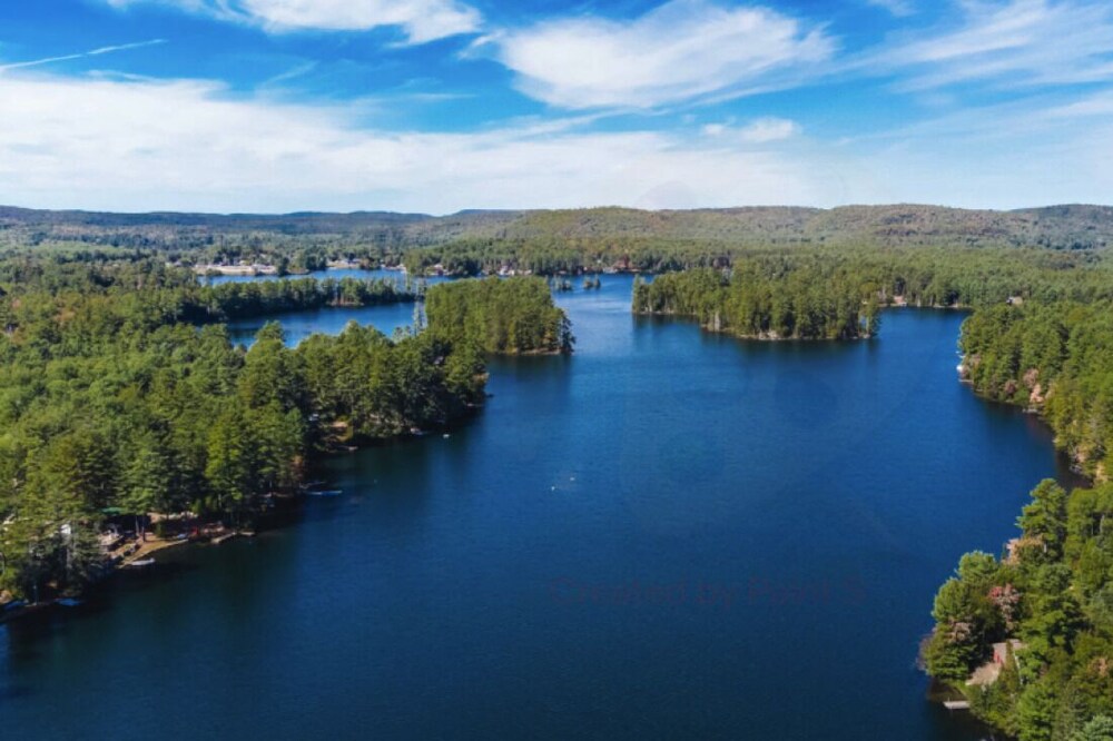 Waterfront 5 Bed / 3 Bath Cottage on Farm Lake