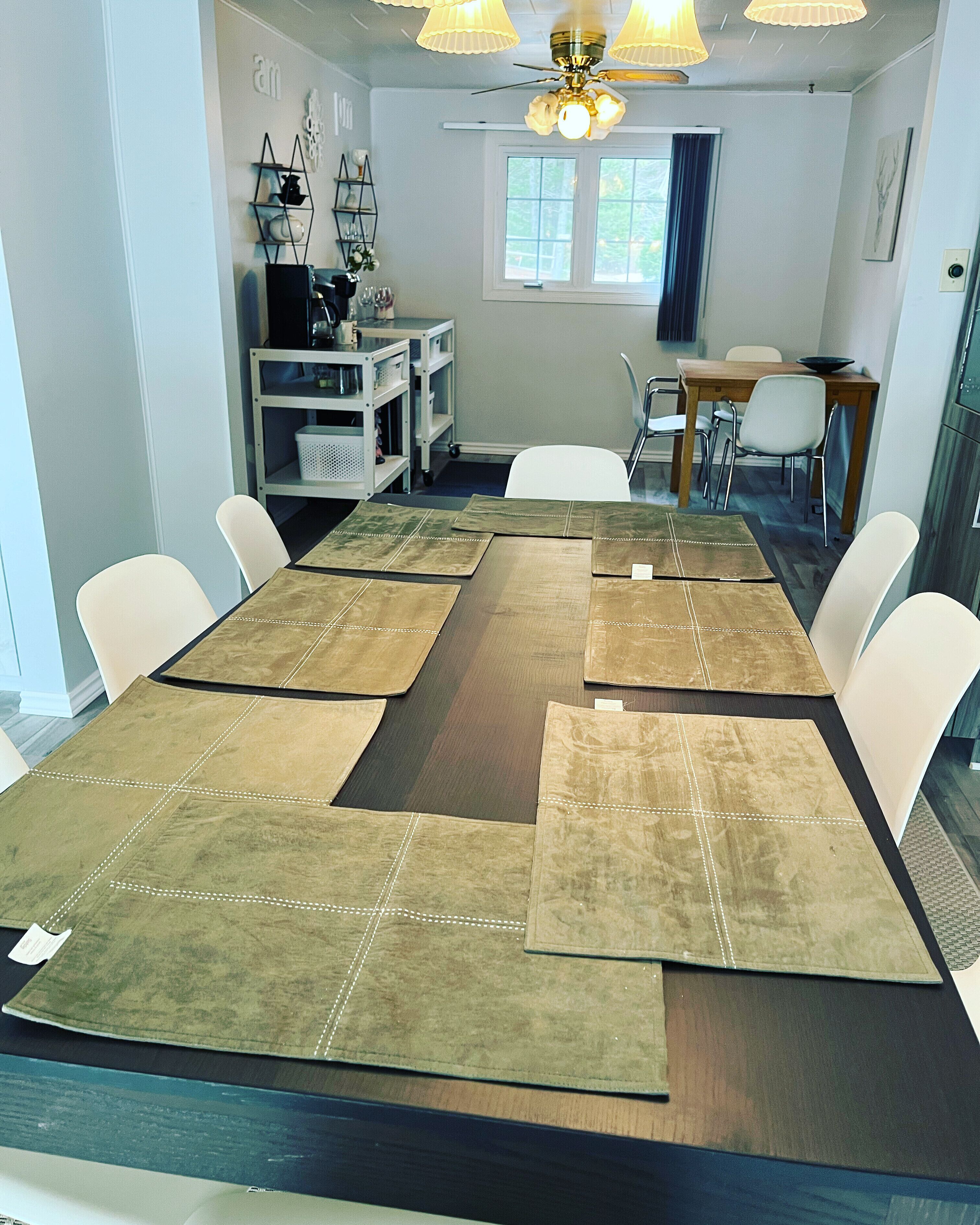 Waterfront 5 Bed / 3 Bath Cottage on Farm Lake