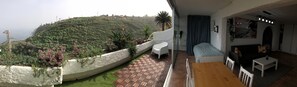 Outdoor dining - Apartment with exceptional sea view and large terrace (Los Realejos)