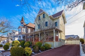 Exterior - Beautiful Spacious Beach Home, Private Deck & Grill, 5-min to Beach w/ Badges (Point Pleasant Beach)