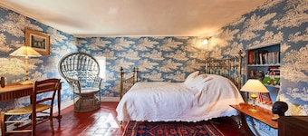 Charming house with garden – Cluny Downtown