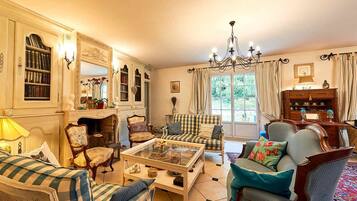 TV, DVD player, table football, ping pong