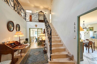 Charming house with garden – Cluny Downtown