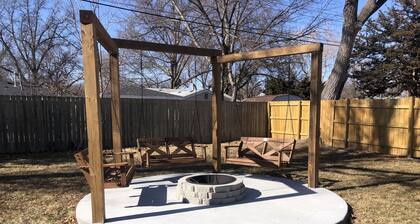 The Girlfriend Getaway - Centrally Located-Keyless Entry