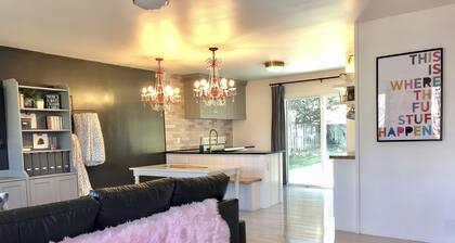 The Girlfriend Getaway - Centrally Located-Keyless Entry