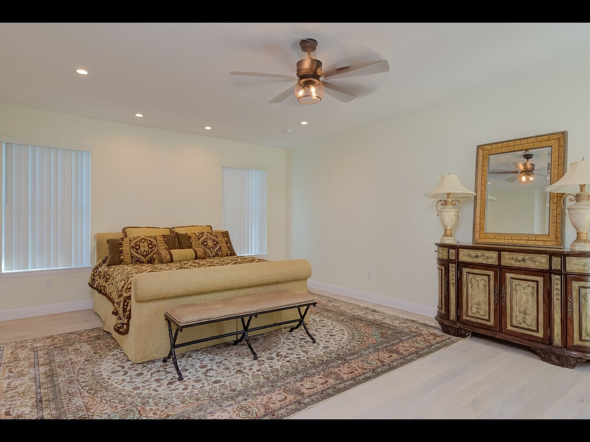 Photo 8 of Luxury Naples Apartment | Walk to Beach & Pier