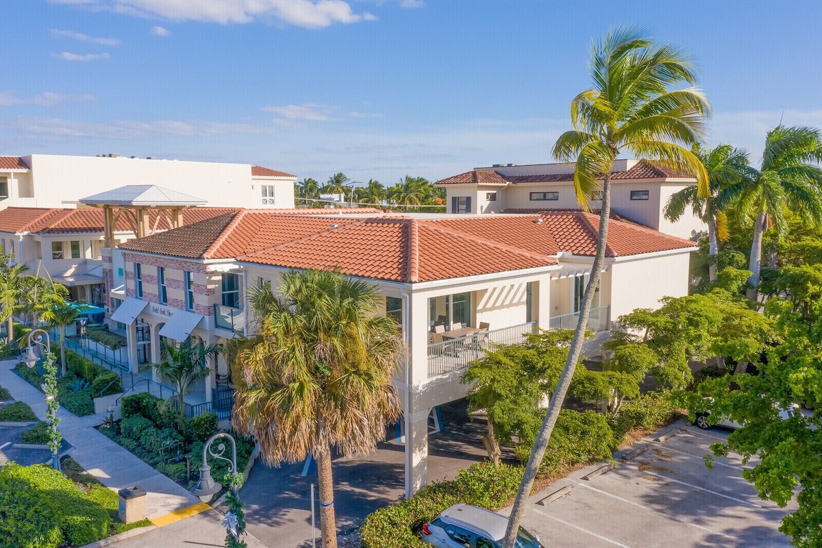 Photo 2 of Luxury Naples Apartment | Walk to Beach & Pier