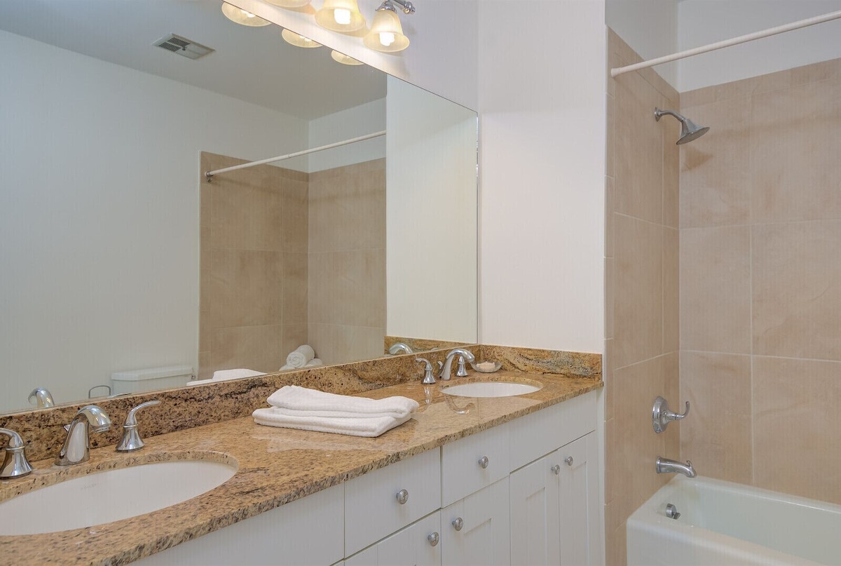 Photo 17 of Luxury Naples Apartment | Walk to Beach & Pier