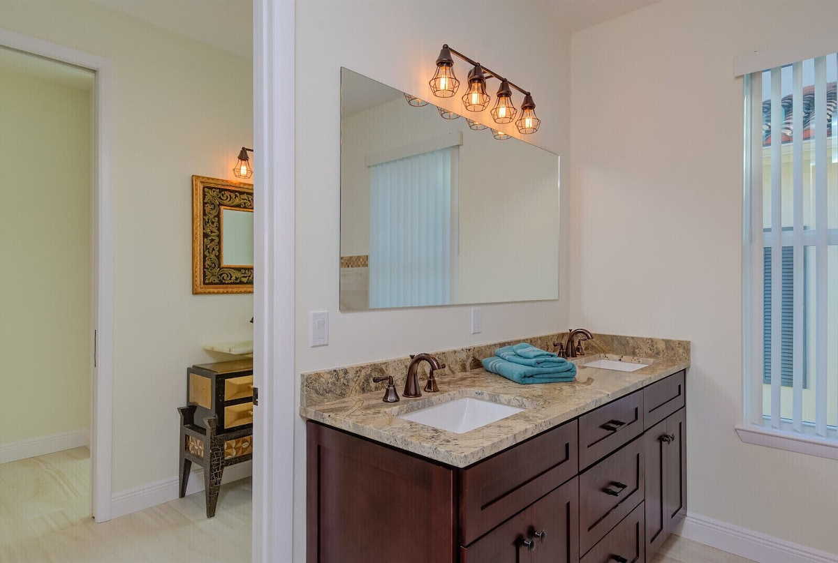 Photo 5 of Luxury Naples Apartment | Walk to Beach & Pier