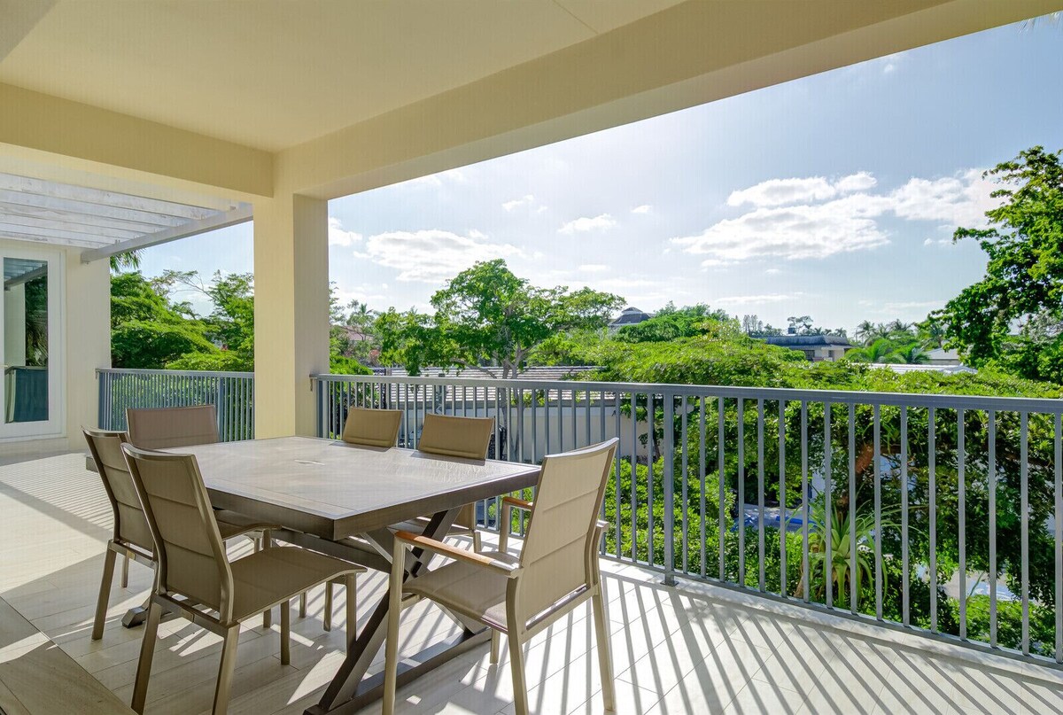 Photo 4 of Luxury Naples Apartment | Walk to Beach & Pier