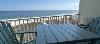 Newly Remodeled, Beachfront Condo, Sleeps Six, Resort Amenities!