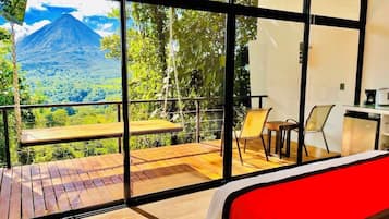 Superior Volcano View Villa Higueron | Rúmföt af bestu gerð, míníbar, öryggishólf í herbergi
