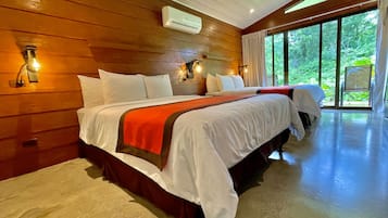 Kamar Keluarga, 1 kamar tidur, Bebas Asap Rokok, pemandangan gunung | Seprai premium, brankas, dan ruang kerja ramah laptop