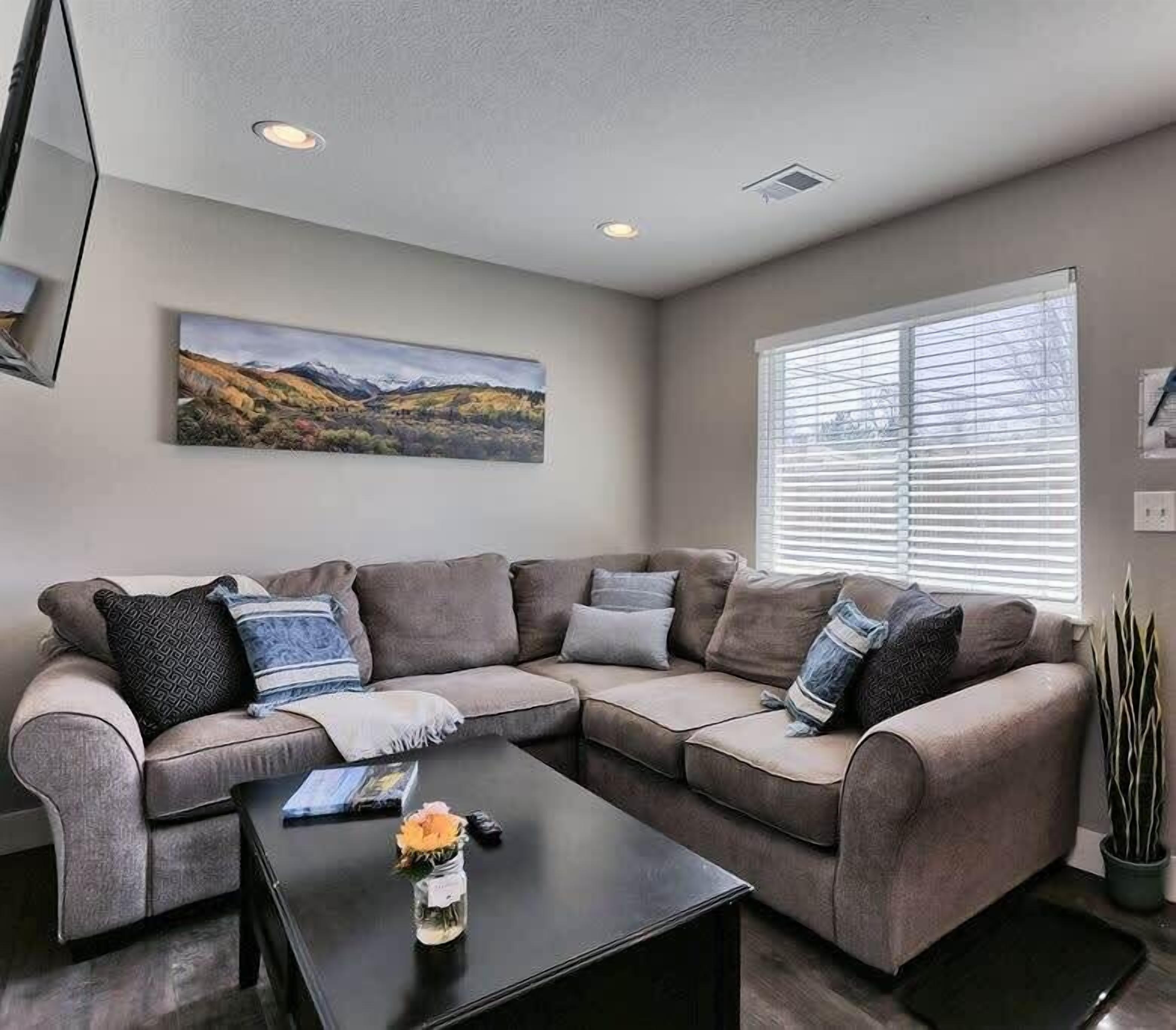 Relax in West Denver- Fire Pit & Backyard!