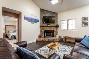 Smart-TV, peis, videospill og DVD-spiller