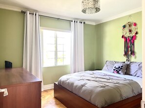 3 bedrooms, in-room safe, desk, iron/ironing board