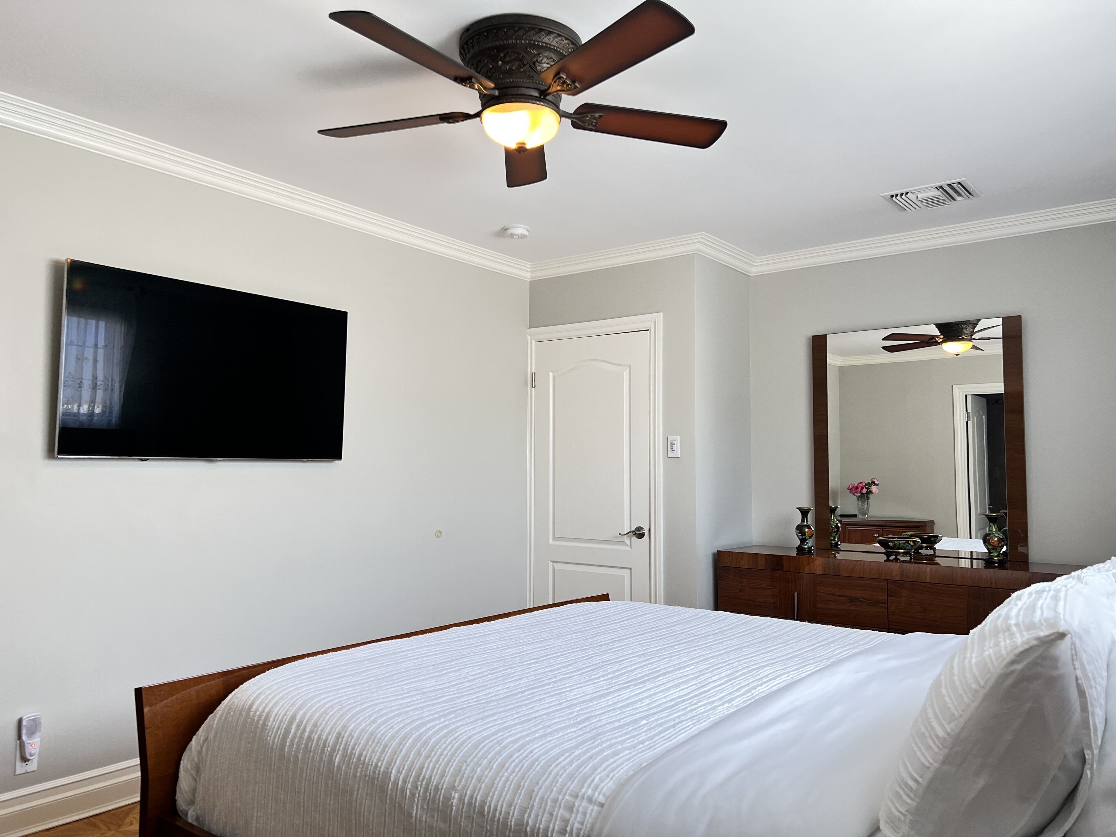 3bd private oasis  / saltwater pool-spa / private & safe /15mins from Hollywood