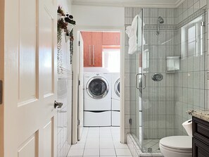 Combined shower/bathtub, hair dryer, towels, soap