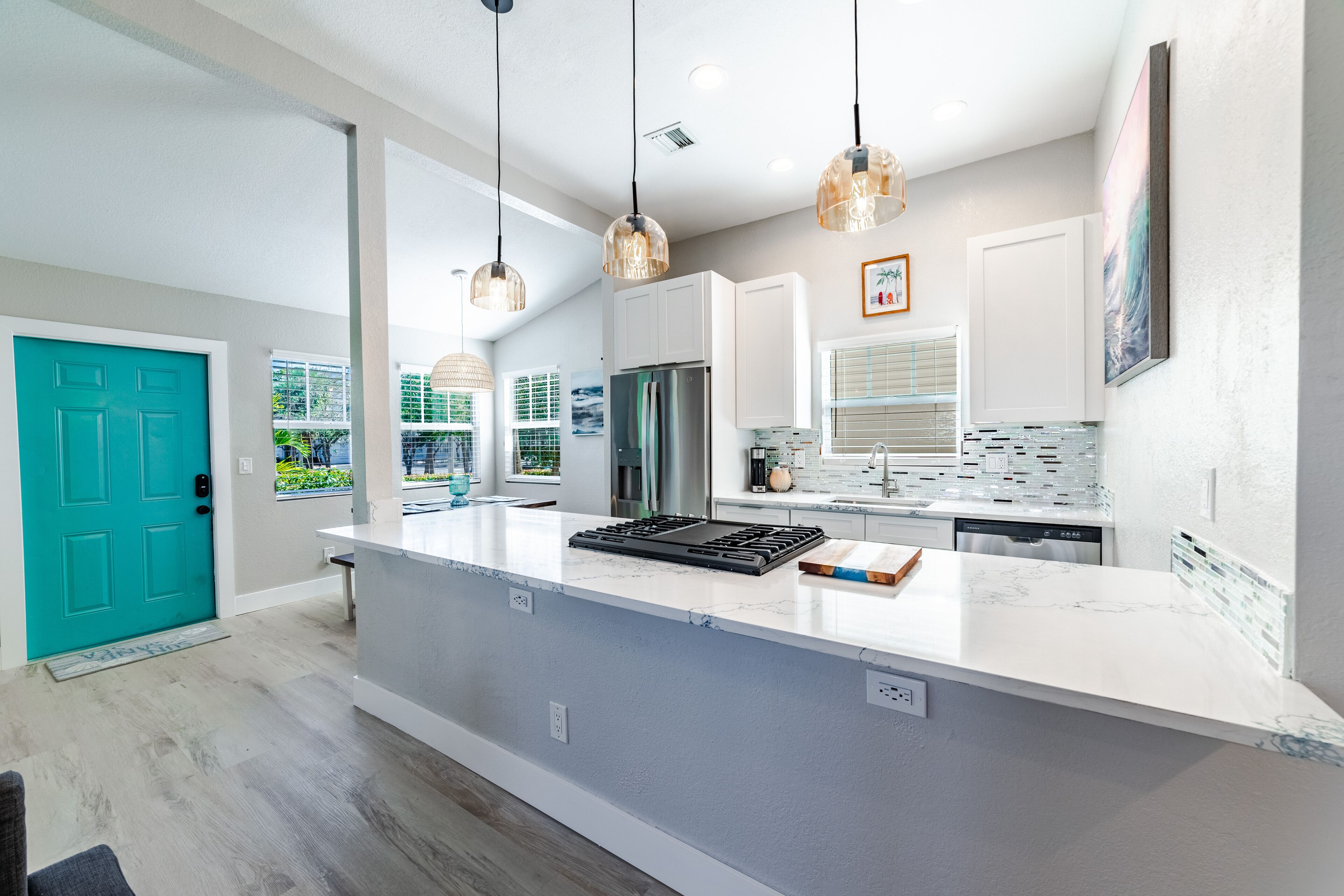 Refrigerador, microondas, horno y parrilla de estufa 