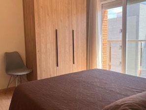 2 bedrooms, internet, bed sheets