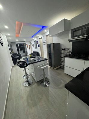 Fridge, microwave, oven, stovetop - Hermoso Apartamento con vista a la represa! (Bouvet Island)