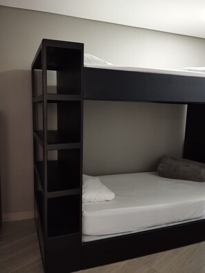 2 bedrooms, desk, free WiFi, bed sheets