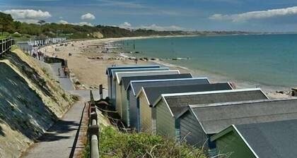 Shepherds Hut with Scandinavian Hot Tub and hydromassager