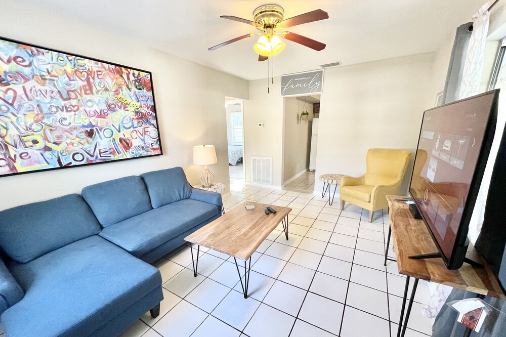 Walk to MIDTOWN Restaurants & Shops! Near Raymond James Stadium!