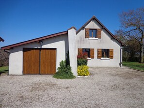 Exterior - Gîte rural "Le Noyer Rondin" in Cheverny (sleeps 12), ideal for families. (Cheverny)