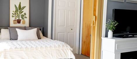 1 bedroom, desk, iron/ironing board, WiFi