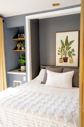 1 bedroom, desk, iron/ironing board, WiFi