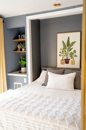 1 bedroom, desk, iron/ironing board, WiFi