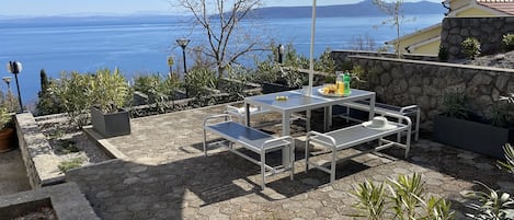 屋外ダイニングエリア