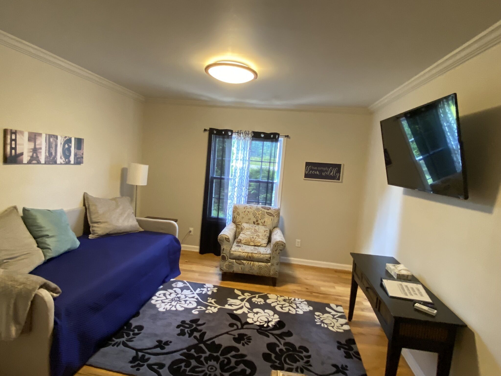 Parfrey's Glen and Devil's Lake close by beautiful, full apartment!