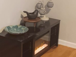 A dark wooden console table with a decorative bowl, a black pitcher, and two vases on top. - Devils Lake, hiking & Dells near peaceful retreat (Merrimac)