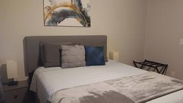 2 bedrooms, desk, WiFi (free), bed sheets