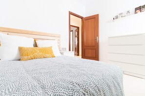 2 slaapkamers, een strijkplank/strijkijzer, wifi, beddengoed