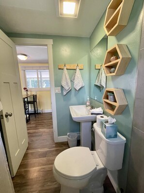 Sèche-cheveux, serviettes fournies