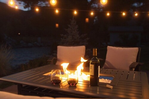 Located directly on the Crystal River